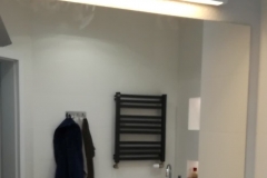 Lustro łazienkowe wieszane na ścianie
